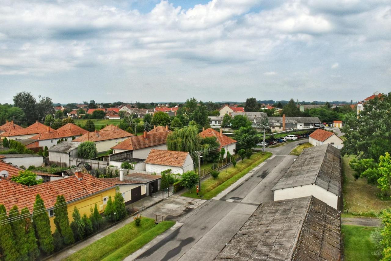 Udvarhaz Apartman Mórahalom Exterior foto